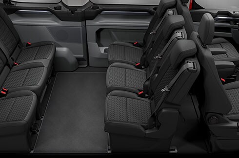 Descubre el interior con asientos modificables para máxima flexibilidad en Ford Transit Custom 2026 